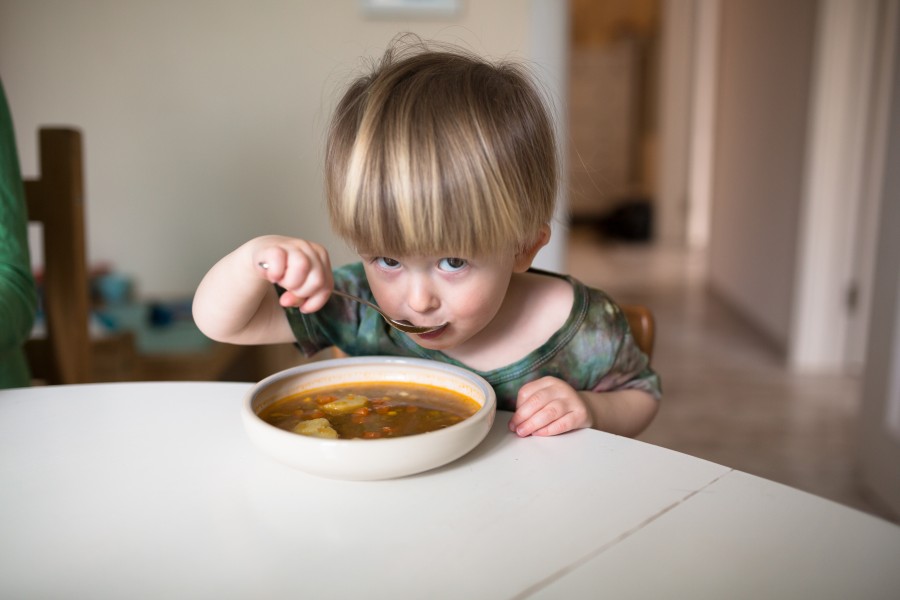 children-eating