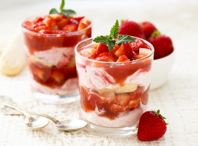 Leichtes Erdbeer-Tiramisu im Glas