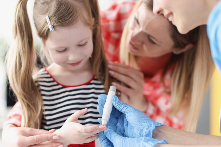 Niveles de azúcar en sangre en niños: qué buscar y cómo medir