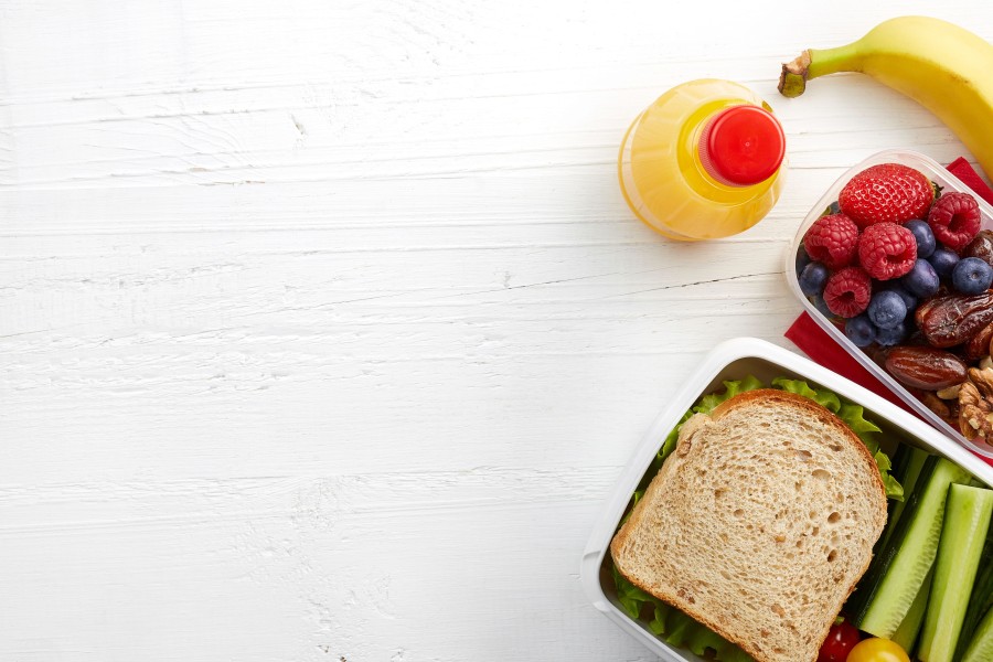 ¿Qué debe incluir un almuerzo escolar saludable?
