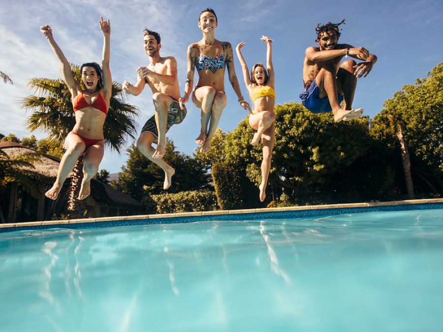 ¿Puedo bañarme con mi sensor de glucosa?