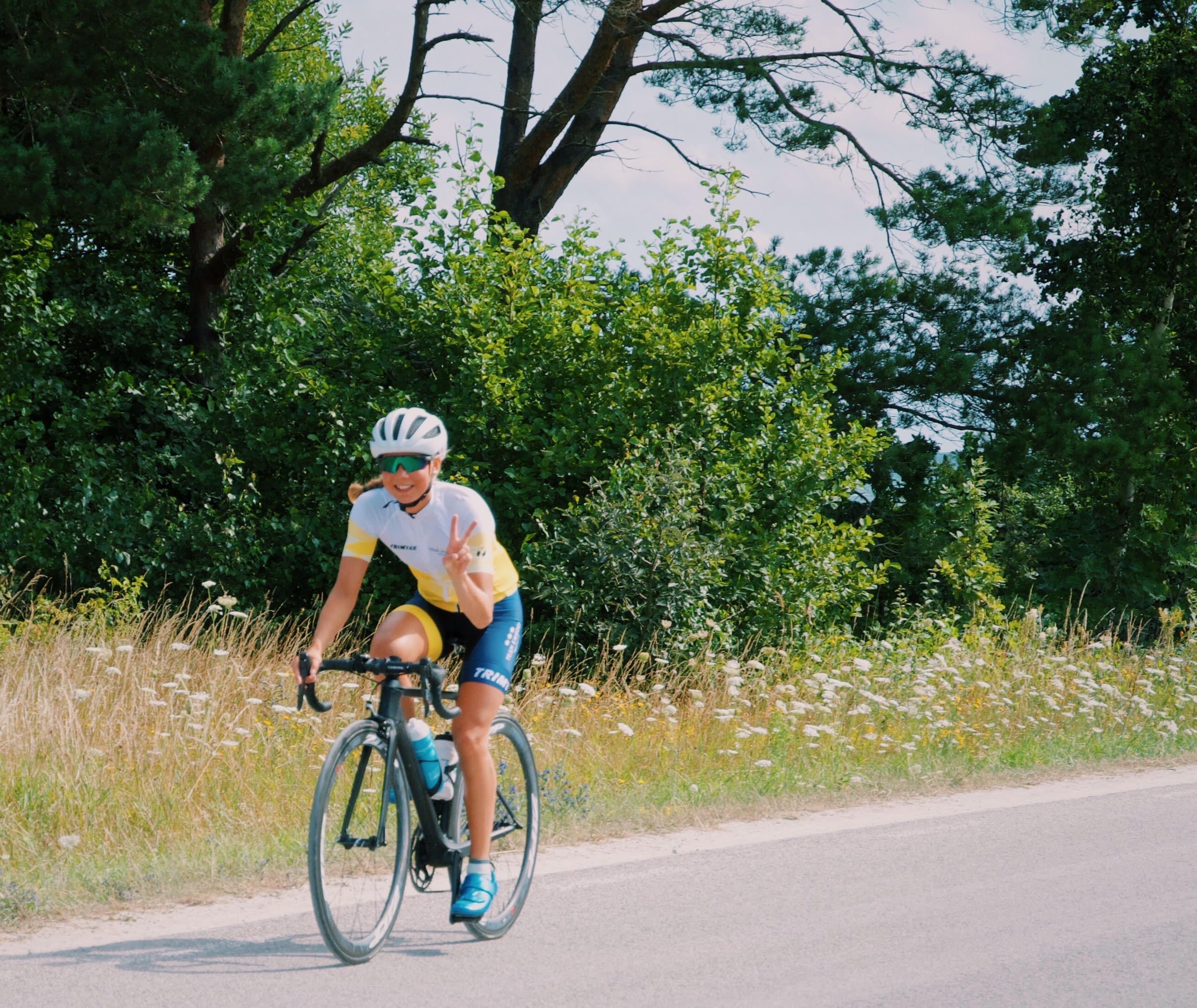 Linn Suchomel biking