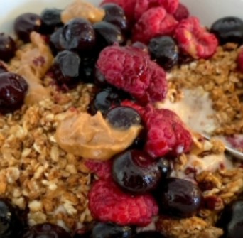frozen-bananyoghurt-med-granola-och-bar