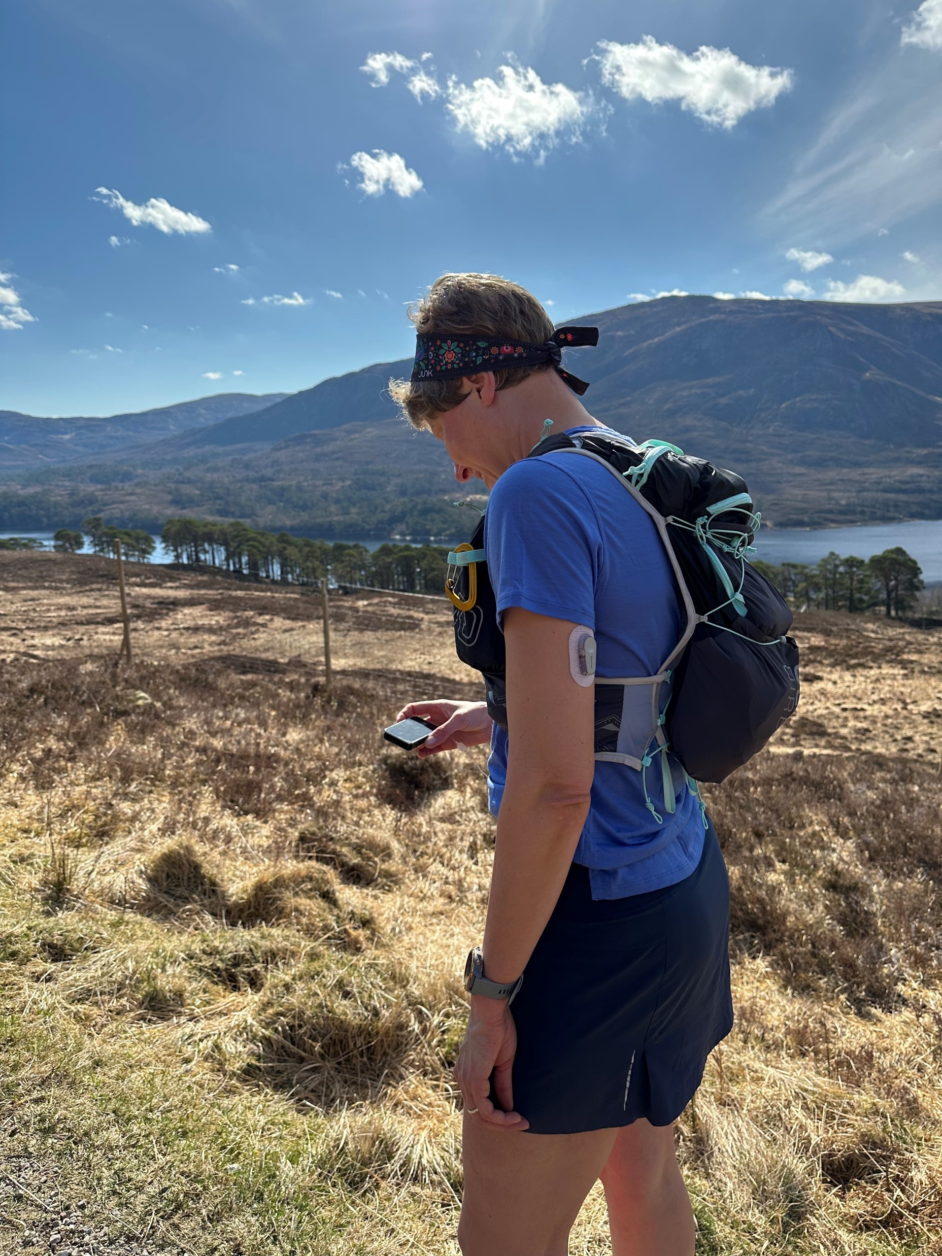 Fleur holds her t:slim whilst hiking on a sunny day