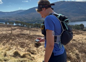 Fleur holds her t:slim whilst hiking on a sunny day