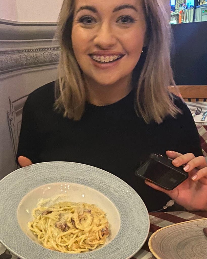 Yasmin enjoying carbonara with her t:slim