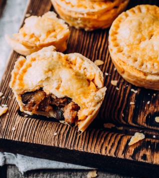 A small beef shortcrust pie