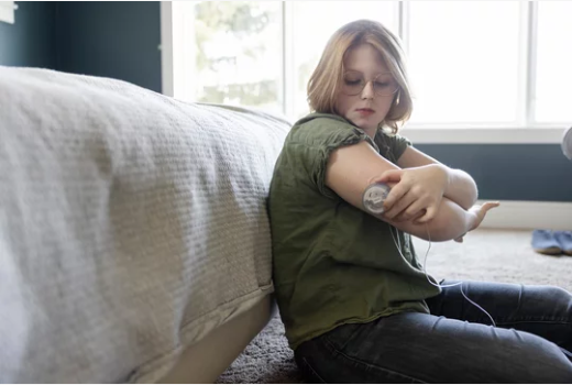 Person fixing their infusion set