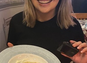 Yasmin enjoying carbonara with her t:slim